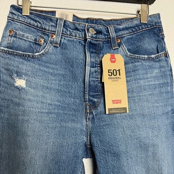 NWT Levi’s 501 Button fly Jean Cropped High Rise Distressed Size 29 - Picture 3 of 10